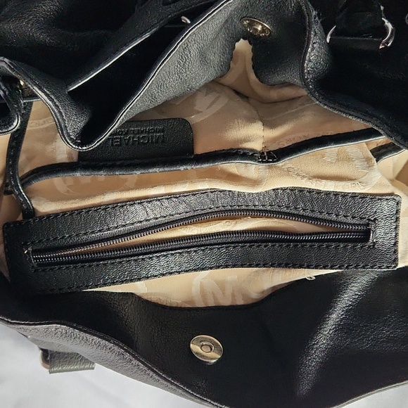 Michael Kors women's black crossbody  leather bag  size OS - Picture 11 of 13